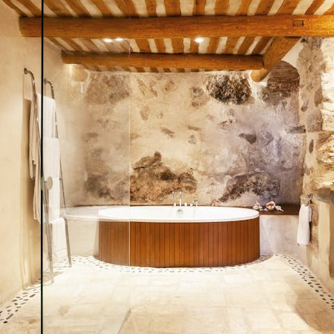 Sink into a hot bath after a busy day exploring the Côte d’Azur