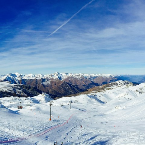 Hit the slopes with ease thanks to ski-in/ski-out access
