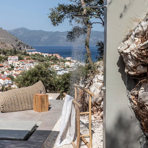 Coll off beneath the outdoor shower