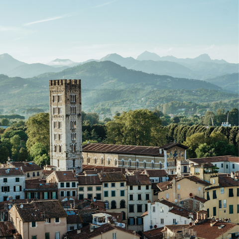 Stay just 3km from Lucca's historic city walls