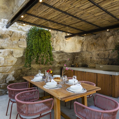 Enjoy alfresco meals from your outdoor kitchen