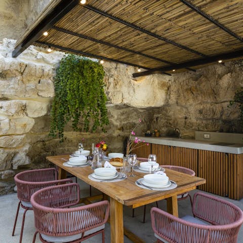 Enjoy alfresco meals from your outdoor kitchen