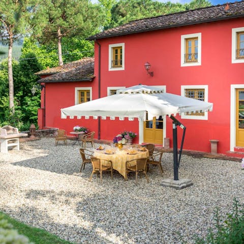 Feast on Tuscan-inspired dishes in the sunshine