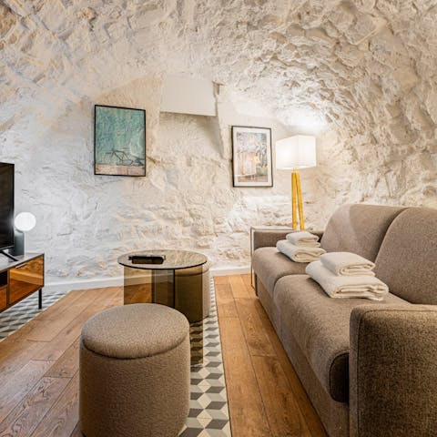 Revive yourself with a coffee before heading out for dinner in a nearby bistro