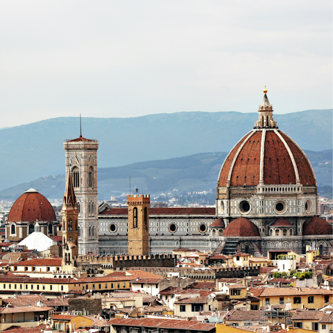 Visit the Cathedral of Santa Maria del Fiore, not far from the apartment