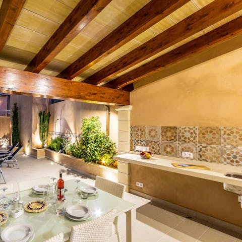 Enjoy al fresco meals in the outdoor dining and kitchen area
