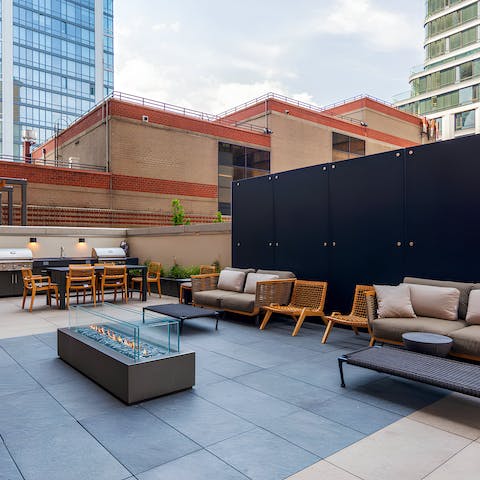 Enjoy a cosmopolitan cocktail on the communal roof terrace