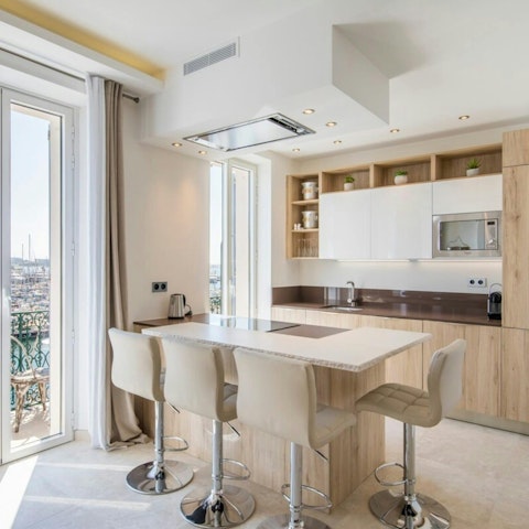 Start the day with croissants at the breakfast bar