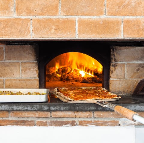 Cook up an Amalfi pizza in the pizza oven