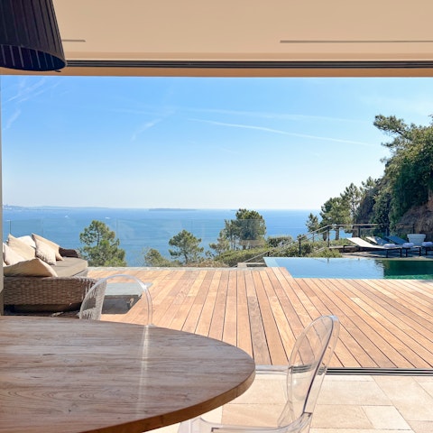 Enjoy sunny sea views from the terrace and living room