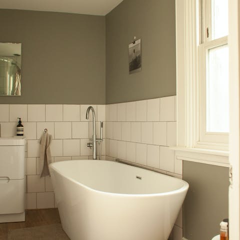 Run yourself a piping hot bath in the freestanding tub after a productive day
