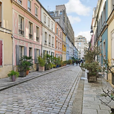 Stay on sought-after rue Crémieux in the heart of the 12 arrondissement of Paris
