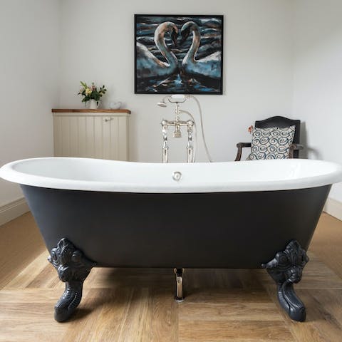 Treat yourself to a luxurious bath in the main bedroom's en-suite
