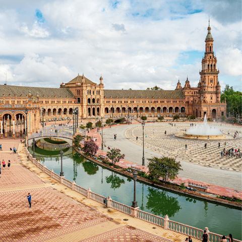 Stroll to the famous Plaza de España, twenty-four minutes away