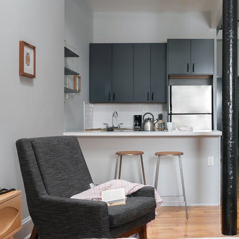 Drink your morning coffee at the breakfast bar or on the comfy armchair
