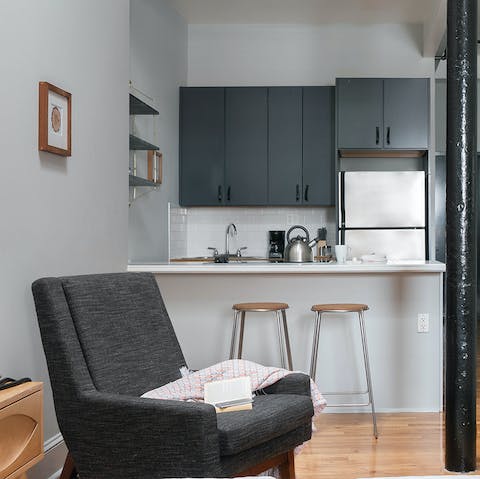 Drink your morning coffee at the breakfast bar or on the comfy armchair