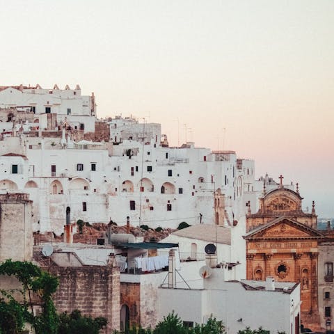 Stay in the Ostuni countryside between the ancient village and the picturesque beaches