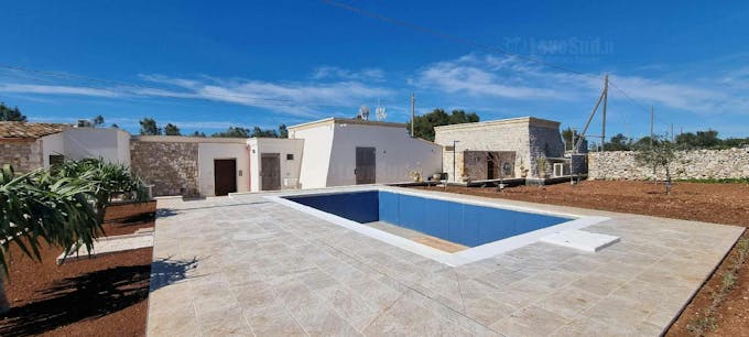 Sunny Courtyard Retreat