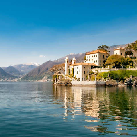 Explore Lake Como and its villas by boat