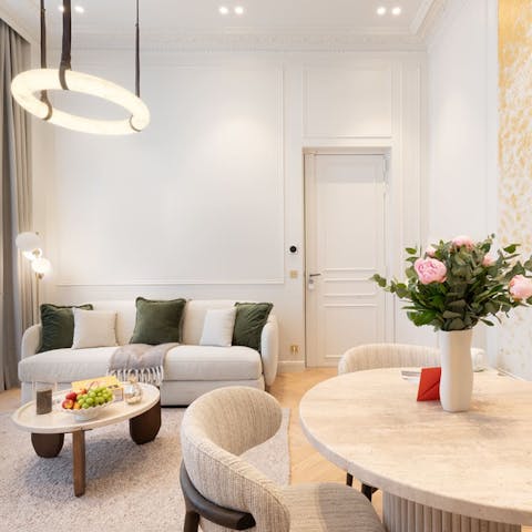 Savour cosy evenings relaxing in the living room