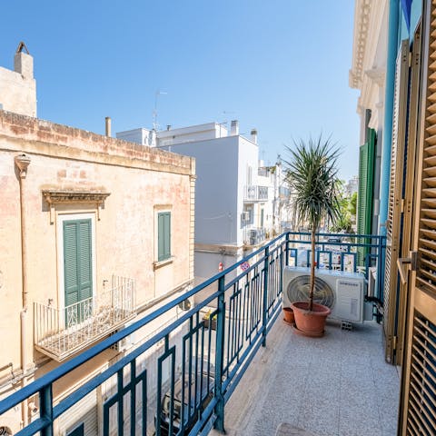 Enjoy the Puglian sun on the private balcony