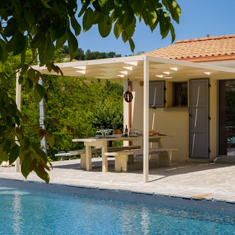 Sit down to an alfresco feast beneath the pergola