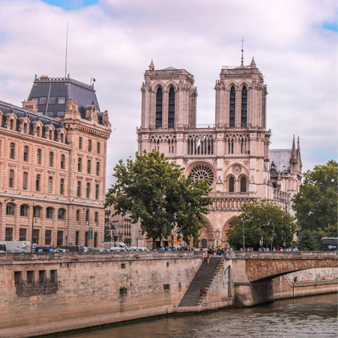 Stay in a great location, five minutes on foot from Notre-Dame
