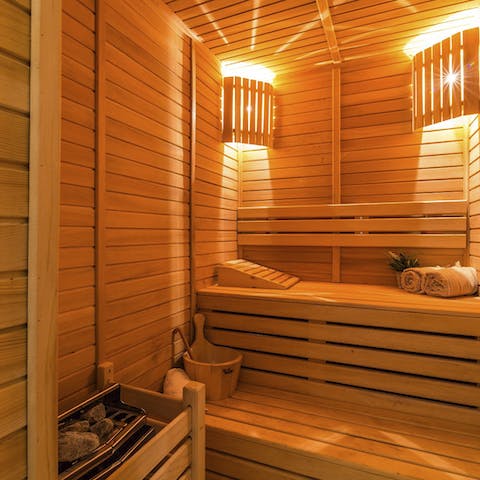 Have a quick sauna session or hammam