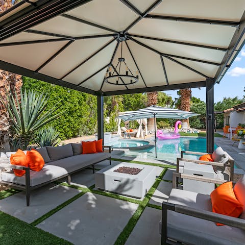 Start your day with an iced coffee in the cabana lounge