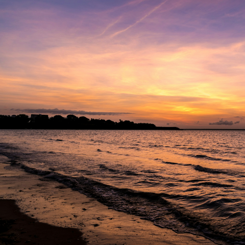 Enjoy spectacular sunsets at Mindil Beach – it's a five-minute drive