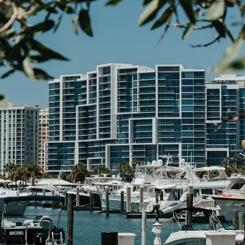 Drive fifteen minutes to the centre of Sarasota