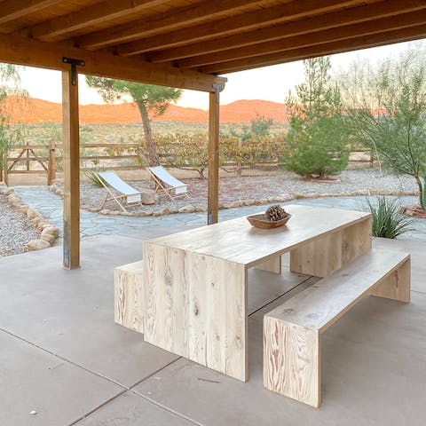 Eat outdoors together at the covered dining table