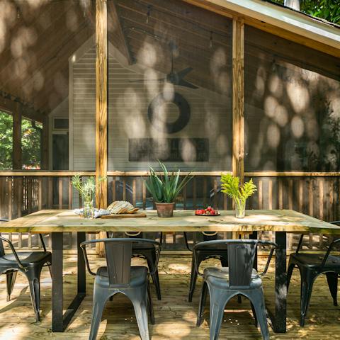 Enjoy a delicious alfresco meal outside on the deck
