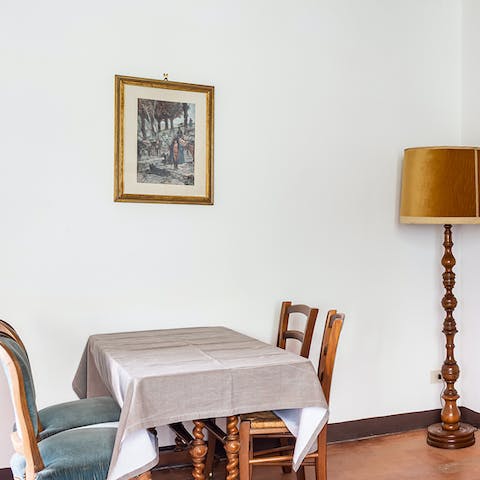 Share beautiful Italian meals as the sun sets over the Tuscan hills