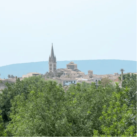 The home is located in the heart of Binissalem, just a short walk from the town centre. There are plenty of restaurants, bars, and shops within walking distance, and the beach is just a short drive away.