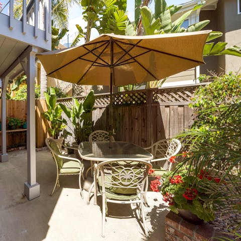 Relax in the Californian sunshine in the private garden