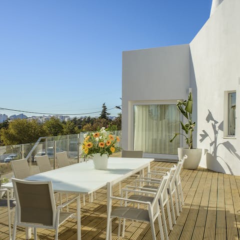 Express your love of food and good company around the table on the terrace