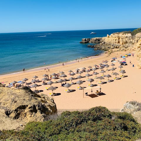 Stay in Ferragudo in the picturesque Algarve region, only a short walk from Praia Grande