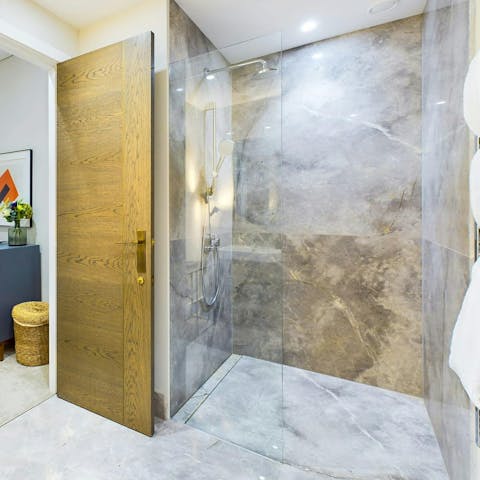 Get ready in the modern bathroom for a night out in London