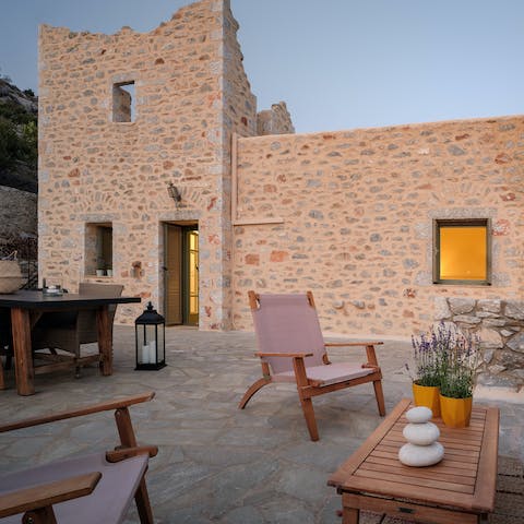 Find the perfect spot to enjoy idyllic evening drinks and fresh Greek meals