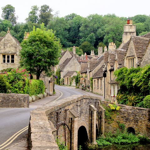 Explore the quaint villages of the Cotswolds