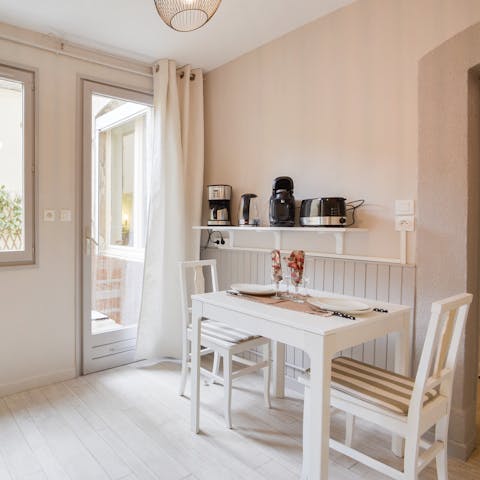 Share a slice of Quiche Lorraine from the Nancy covered market at the quaint table