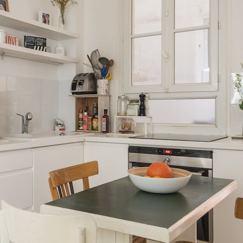 Have an aperitif at the dining table like the French do – with a cheese platter and wine