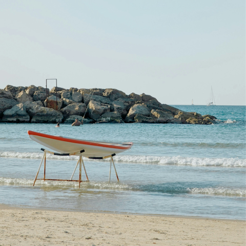 Sink your toes into sand – the beach is just a fifteen-minute stroll away