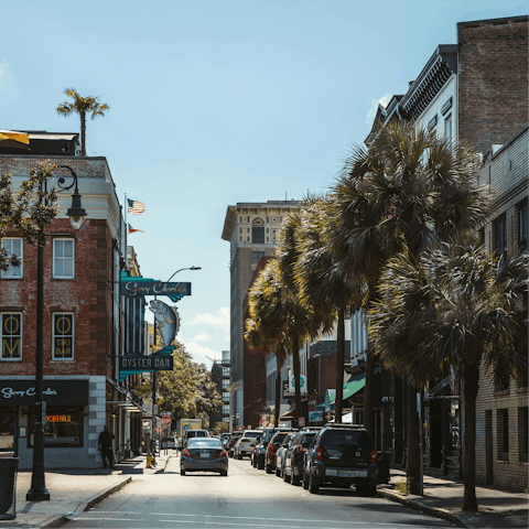 Discover Savannah's vibrant Historic District – it's on your doorstep