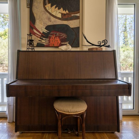 Fill the apartment with music thanks to your own piano