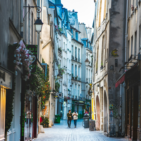 Explore Le Marais and its trendy eateries