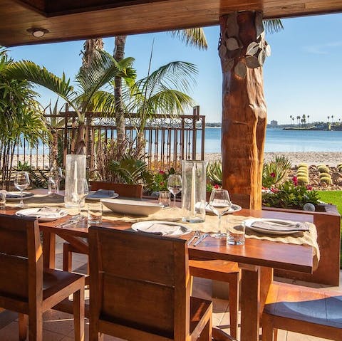 Dine alfresco and let the food and drinks flow