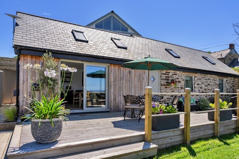 Relax on the sun-warmed deck with open skies all around
