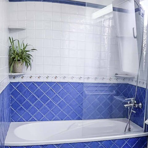 Unwind in the bath tub after a day of discovering the local cove beaches